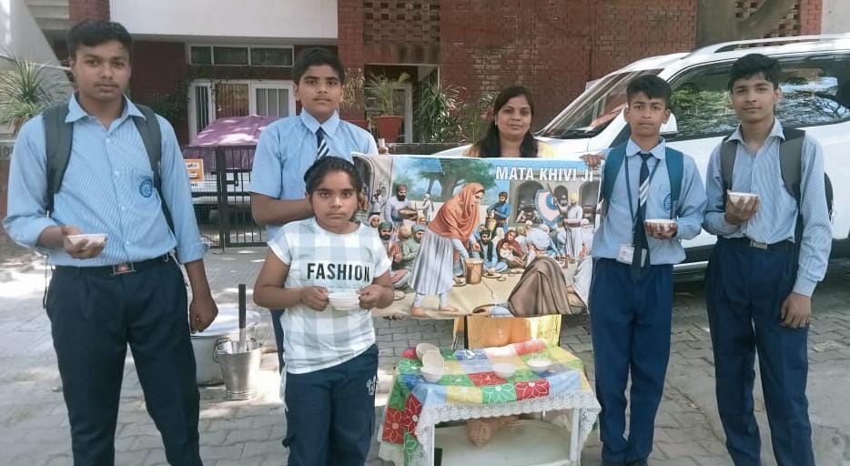 Khivi celebrated his 10th birthday by distributing sweet kheer prepared with desi ghee